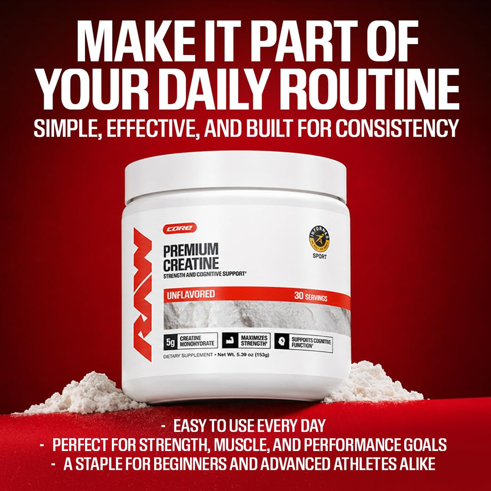 Atleta en gimnasio mezclando RAW creatine antes del entrenamiento