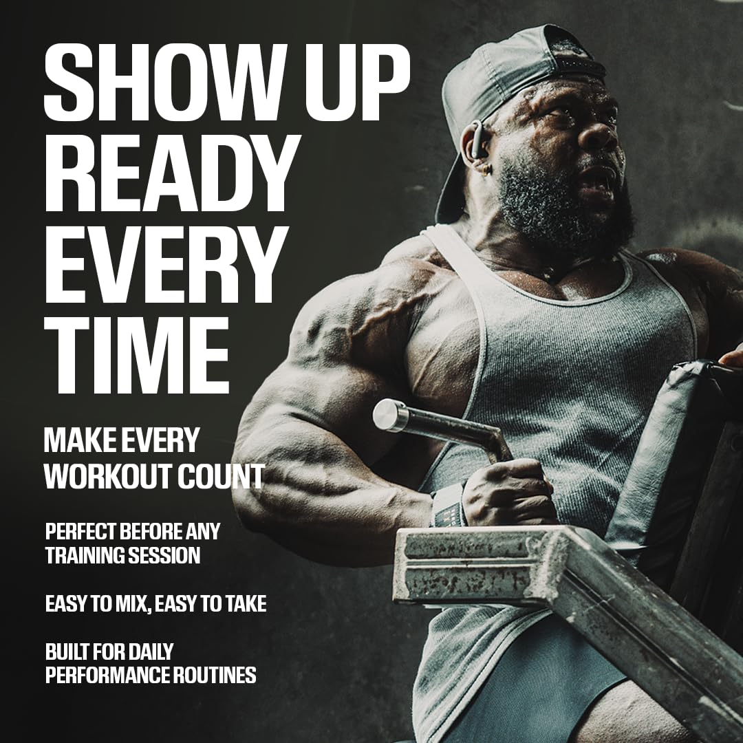 RAW mezclado en shaker en gimnasio, energía inmediata antes de entrenar