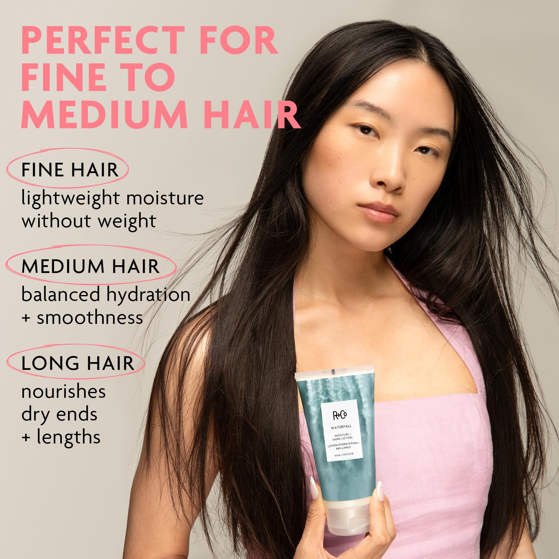 R+Co etiqueta en close-up destacando ingredientes botánicos clave