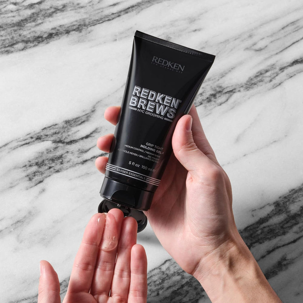 Redken Brews gel peinado en cabello seco con acabado natural y brillo medio