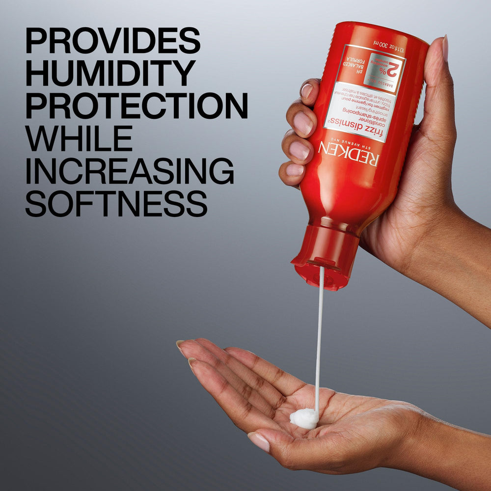 Redken botella 33.8 fl oz junto a una referencia de tamaño