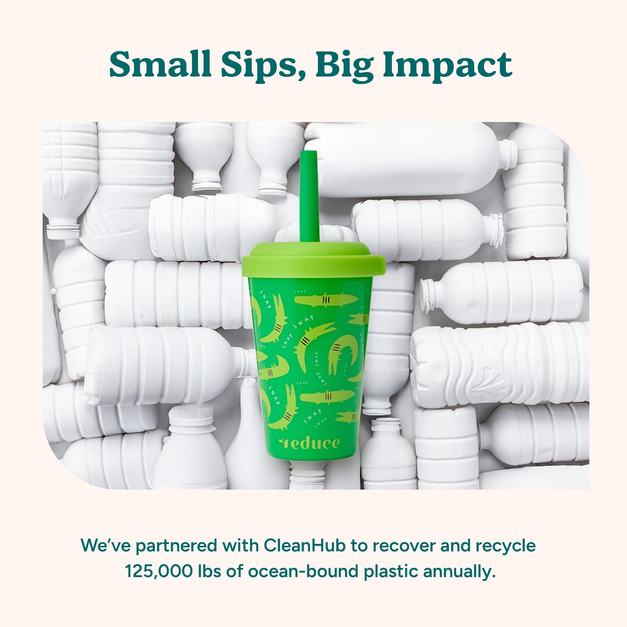 REDUCE vaso junto a una mano para comparar tamaño y capacidad