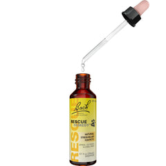 RESCUE frasco en mano mostrando tamaño práctico de 20 mL