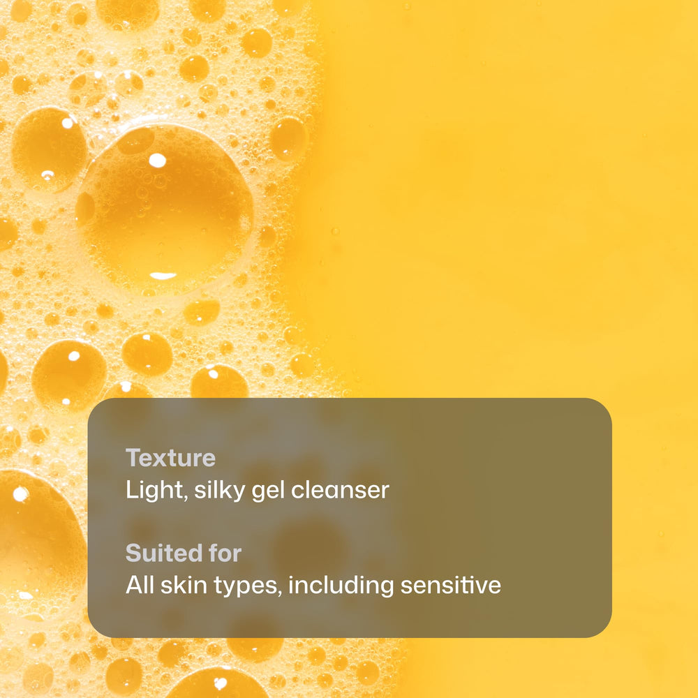 Revision Skincare gota de gel en palma mostrando fácil distribución