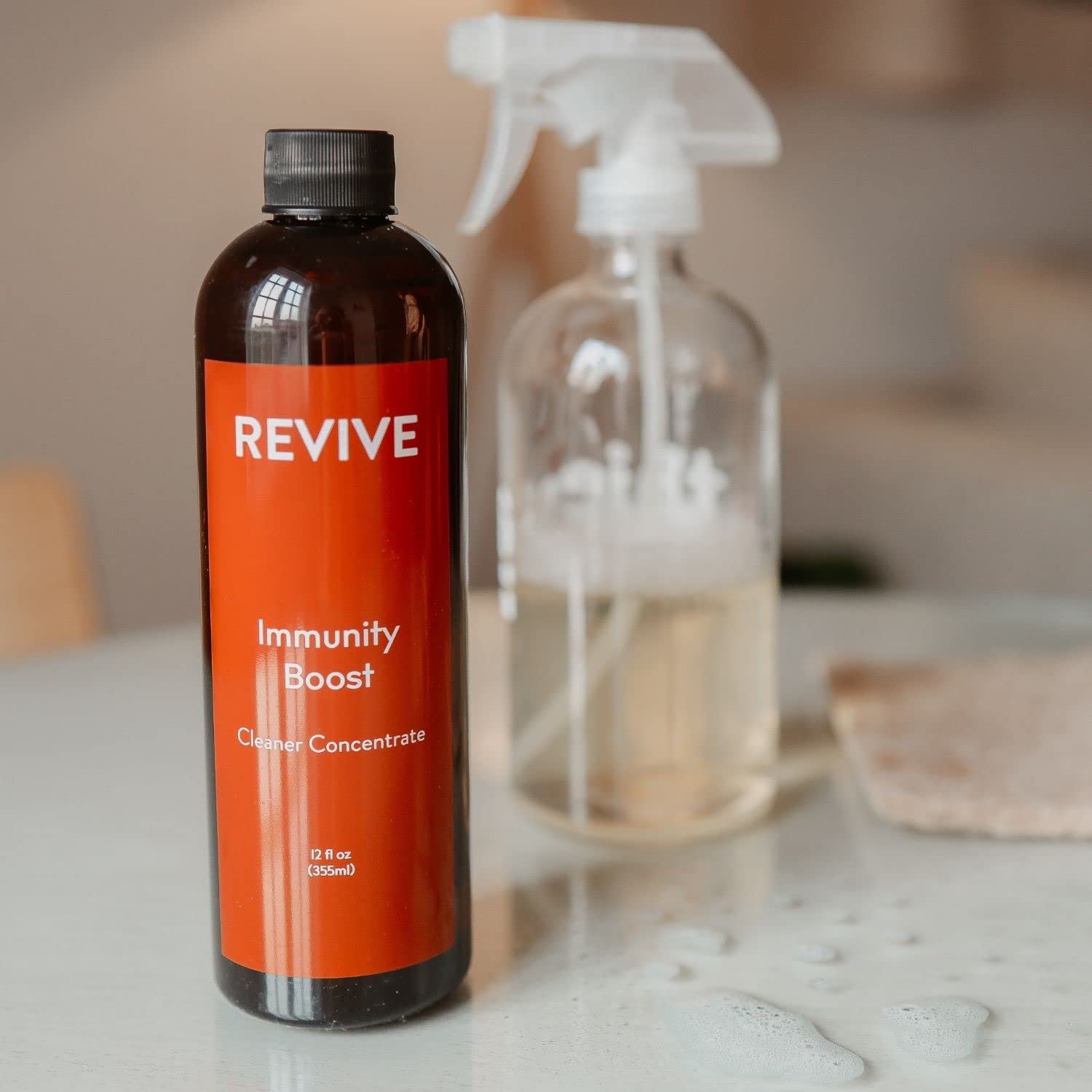 REVIVEEO en cocina limpia mostrando brillo y aroma natural