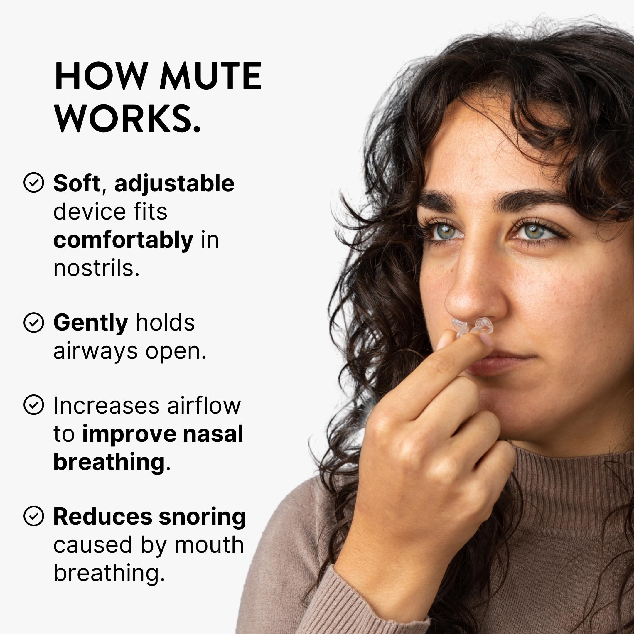 Dilatador Rhinomed Mute sostenido en mano para mostrar tamaF1o y escala real