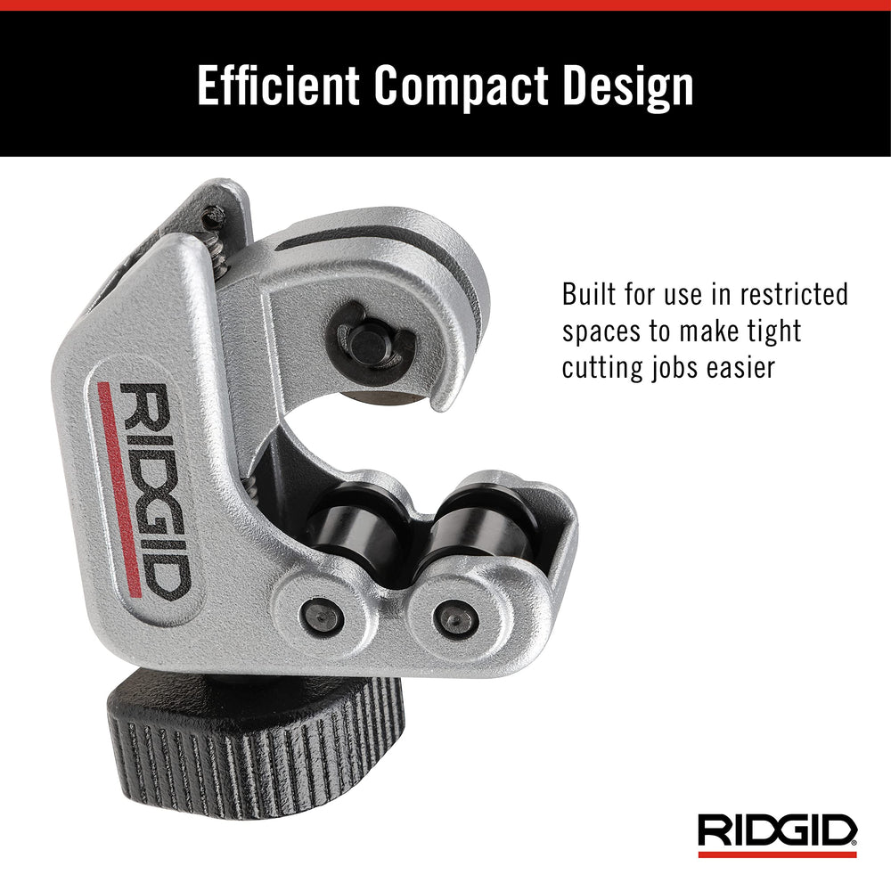RIDGID cortando tubo en espacio reducido demostrando accesibilidad