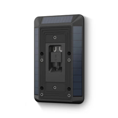 Ring cargador solar en uso en umbral de casa reduce recargas de batería