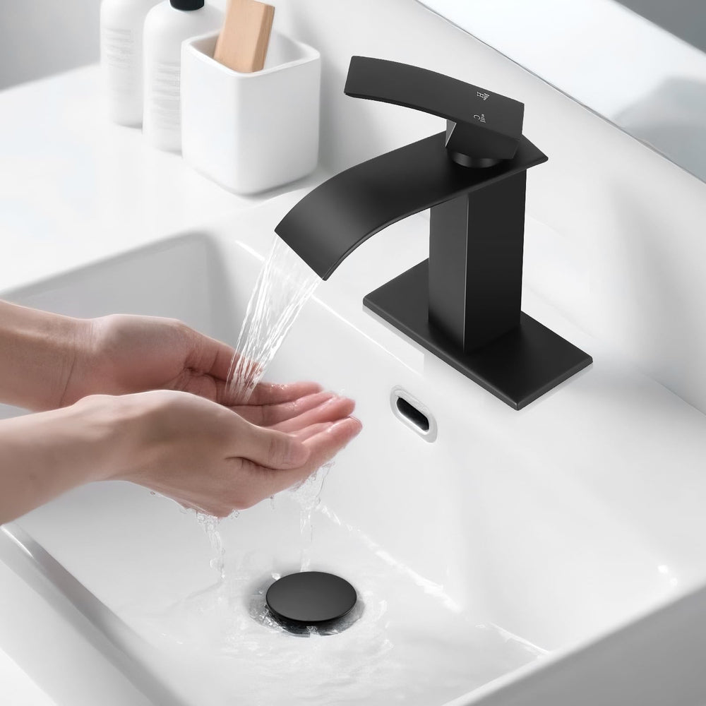 RNDIOZD ambiente baño negro mate estilo contemporáneo y apariencia uniforme