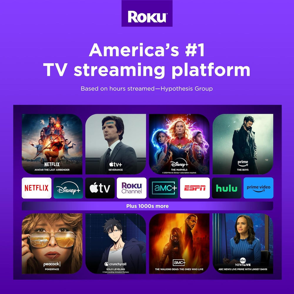 Roku streaming stick 4K junto a un mando y teléfono para comparar tamaño