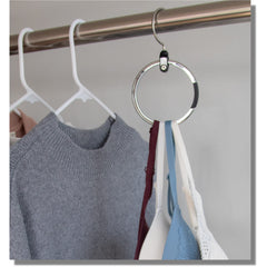 Rolly Hanger primer plano del cierre negro que facilita añadir accesorios