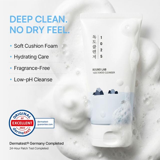 ROUND LAB aplicando espuma en lavabo masculino para limpieza diaria