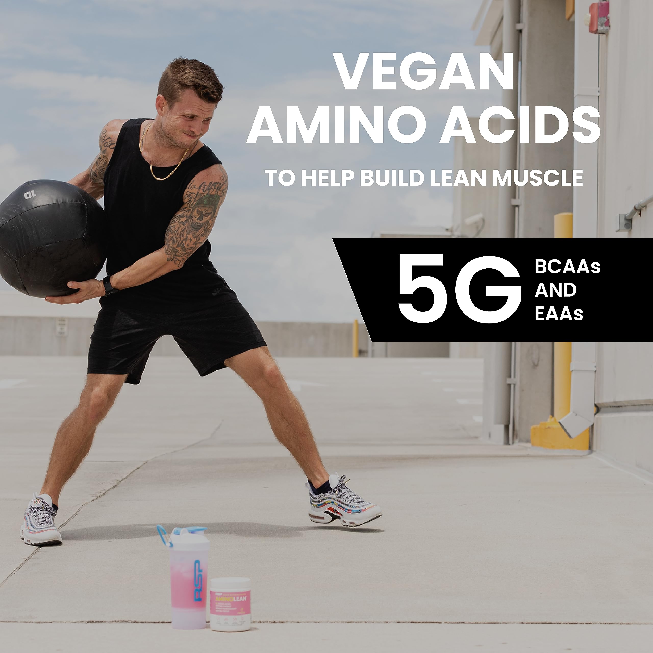 RSP NUTRITION envase junto a taza para comparar tamaño de porción