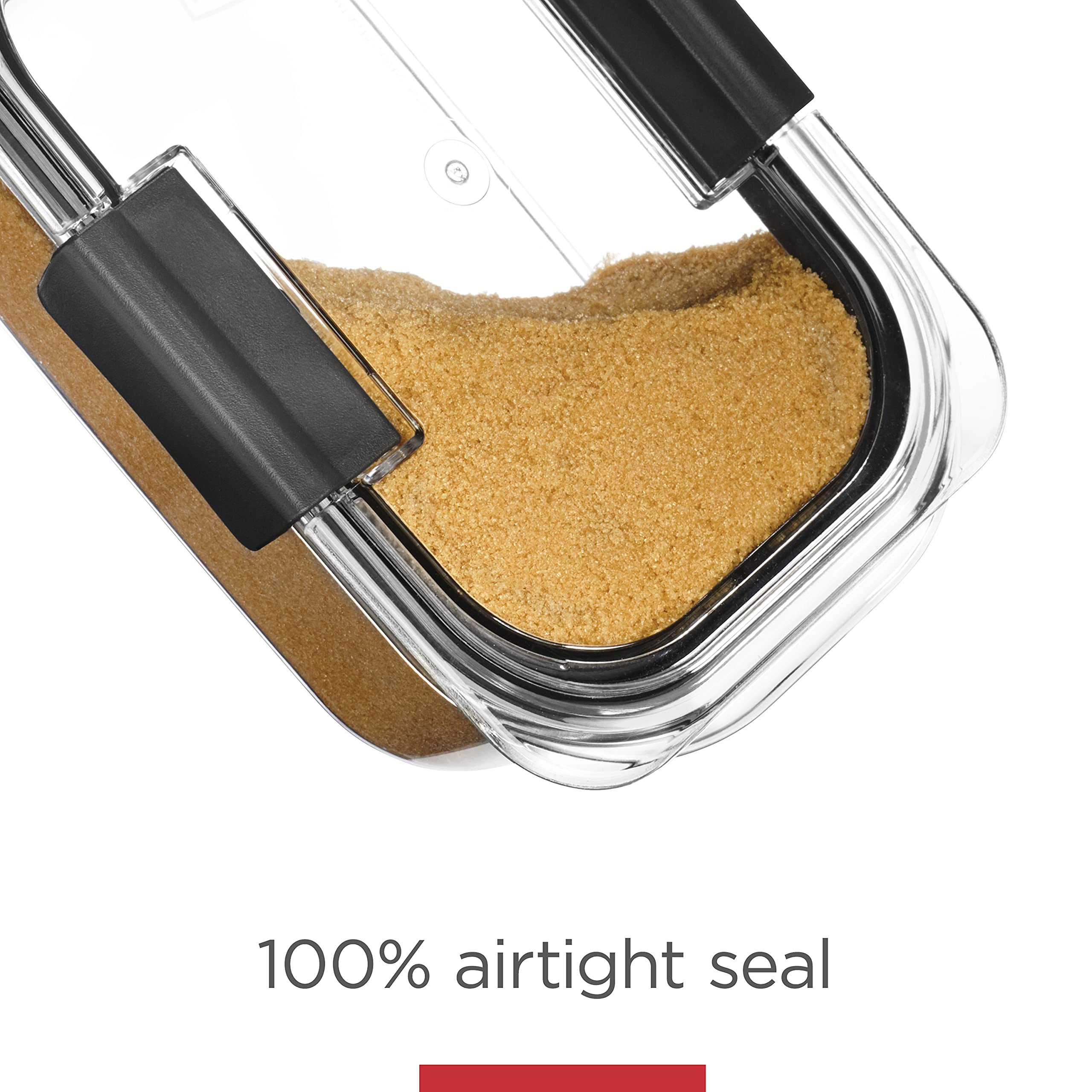 Rubbermaid Brilliance contenedores apilados en despensa optimizando espacio vertical