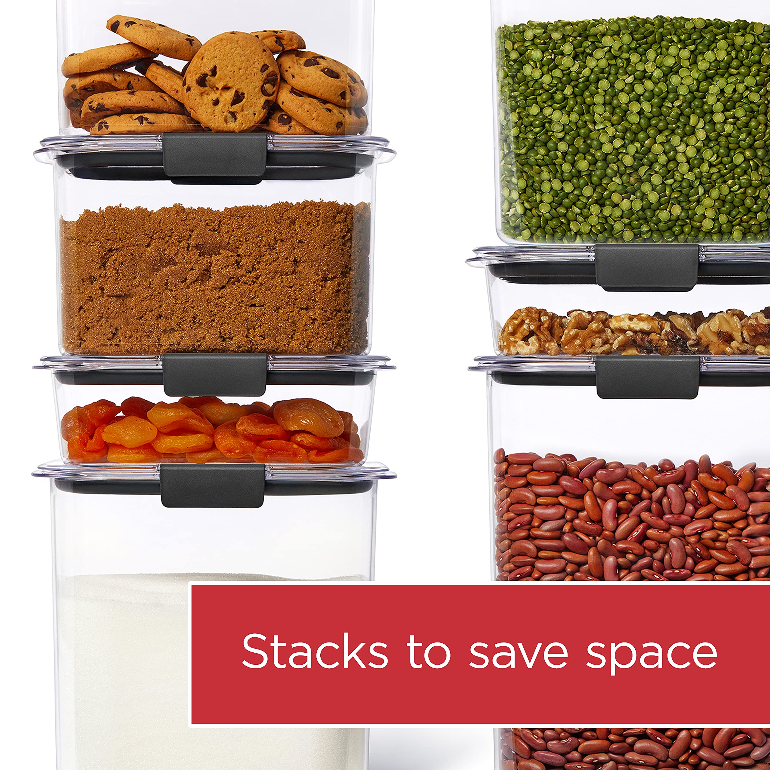 Rubbermaid Brilliance comparado con una taza para mostrar su capacidad de 16 tazas