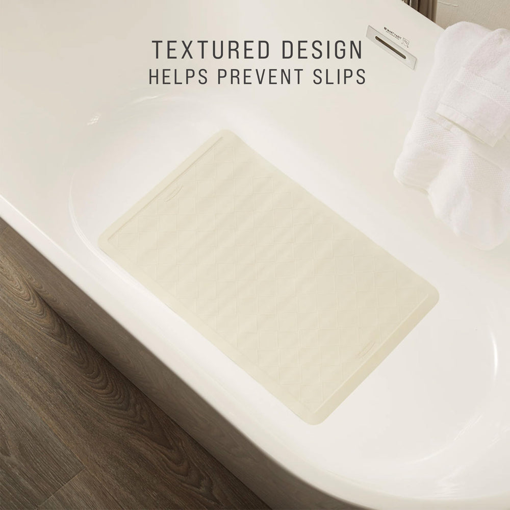 Rubbermaid Safti-Grip instalada en bañera demostrando uso seguro al ducharse