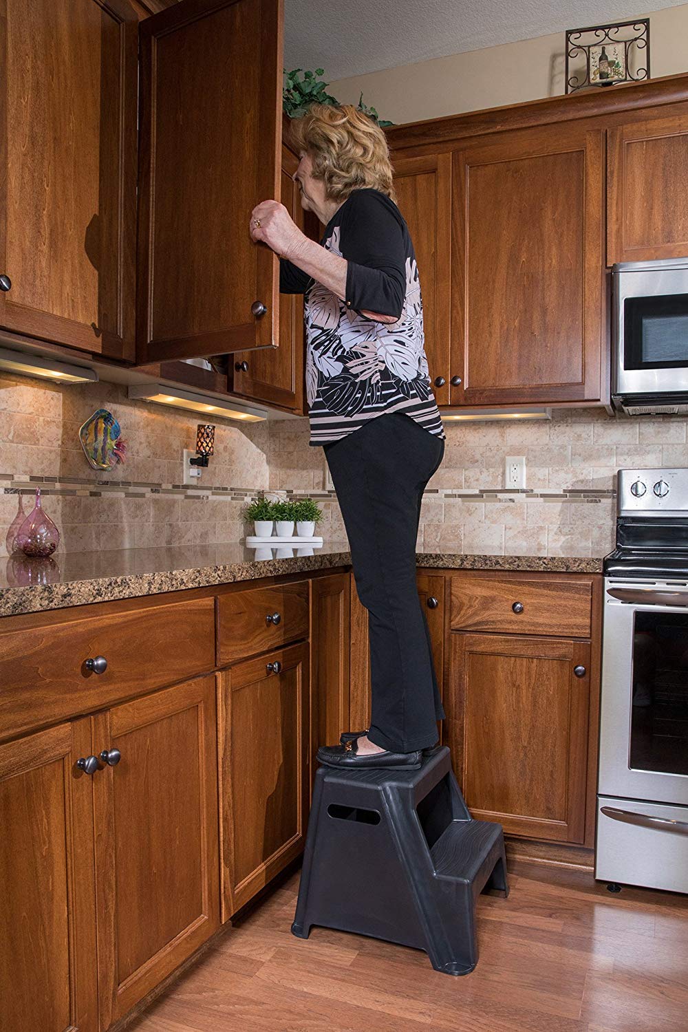 Rubbermaid side profile with scale for size clarity and space-saving benefit