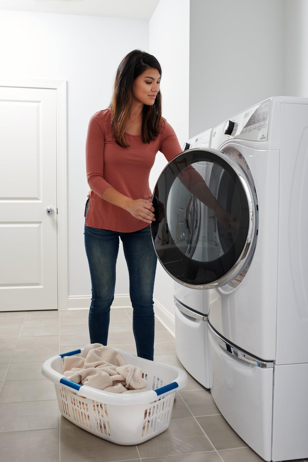 Rubbermaid basket beside folded towels showing size and capacity for everyday loads benefit