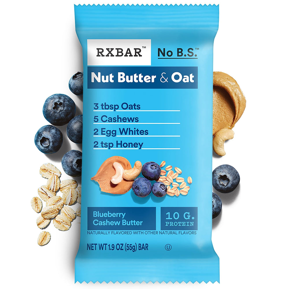 RXBAR barra sobre toalla de gimnasio sugeriendo consumo antes o después del entrenamiento