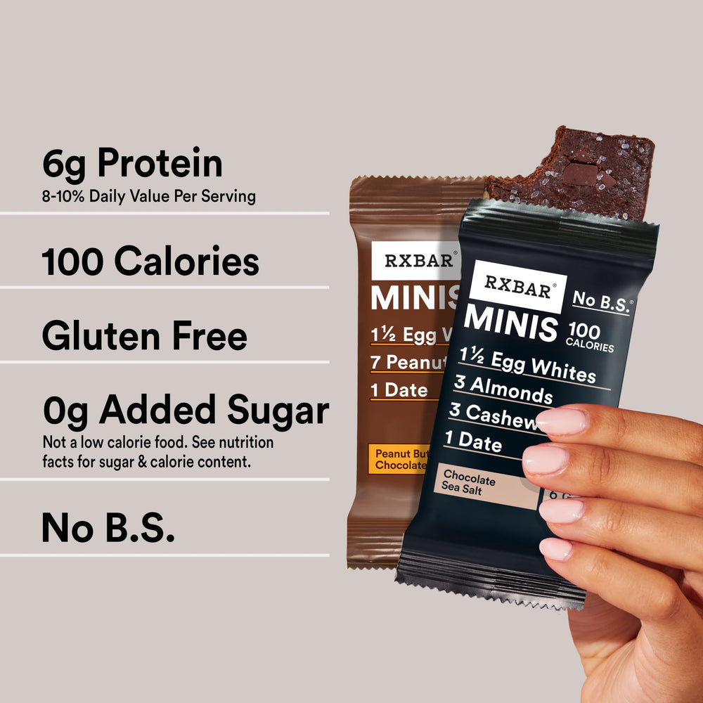 RXBAR barra en mano para comparar tamaño y porción controlada