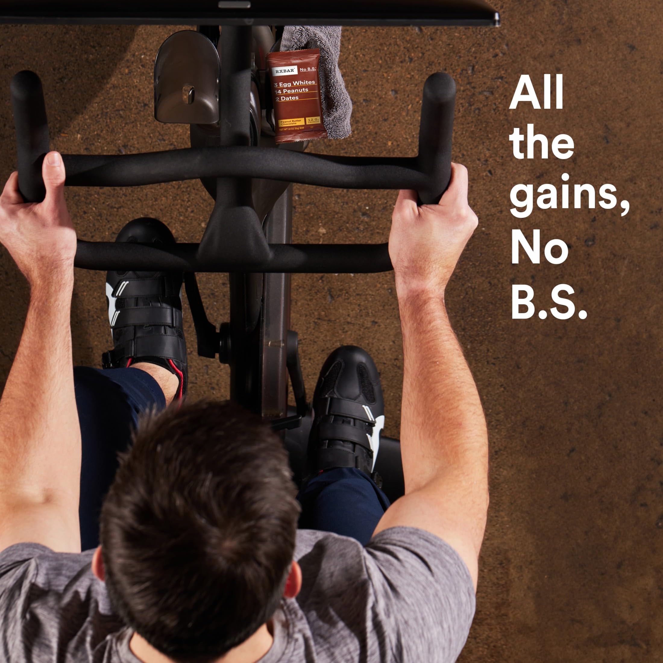 RXBAR ingredientes principales: dátiles y cacahuates resaltando sabor simple y real