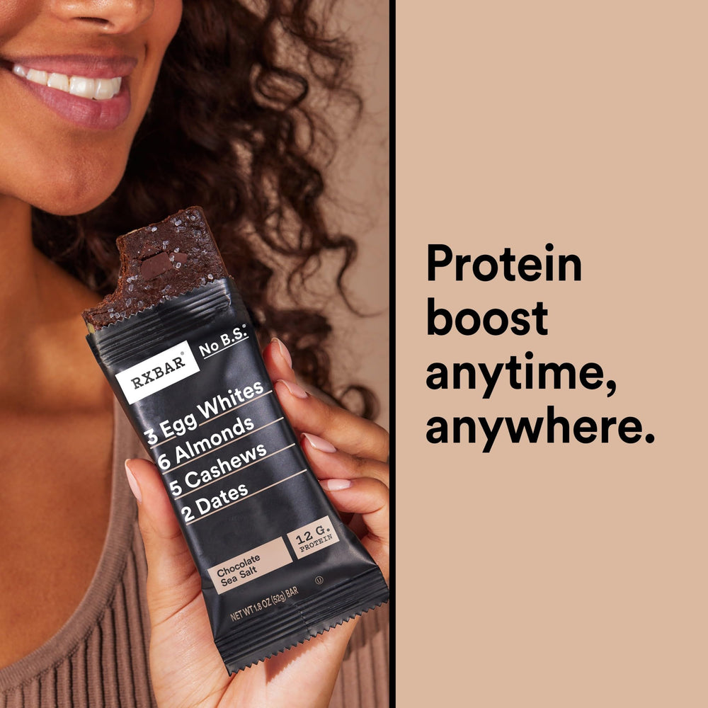 RXBAR variedad servida en mesa de desayuno para energía matutina