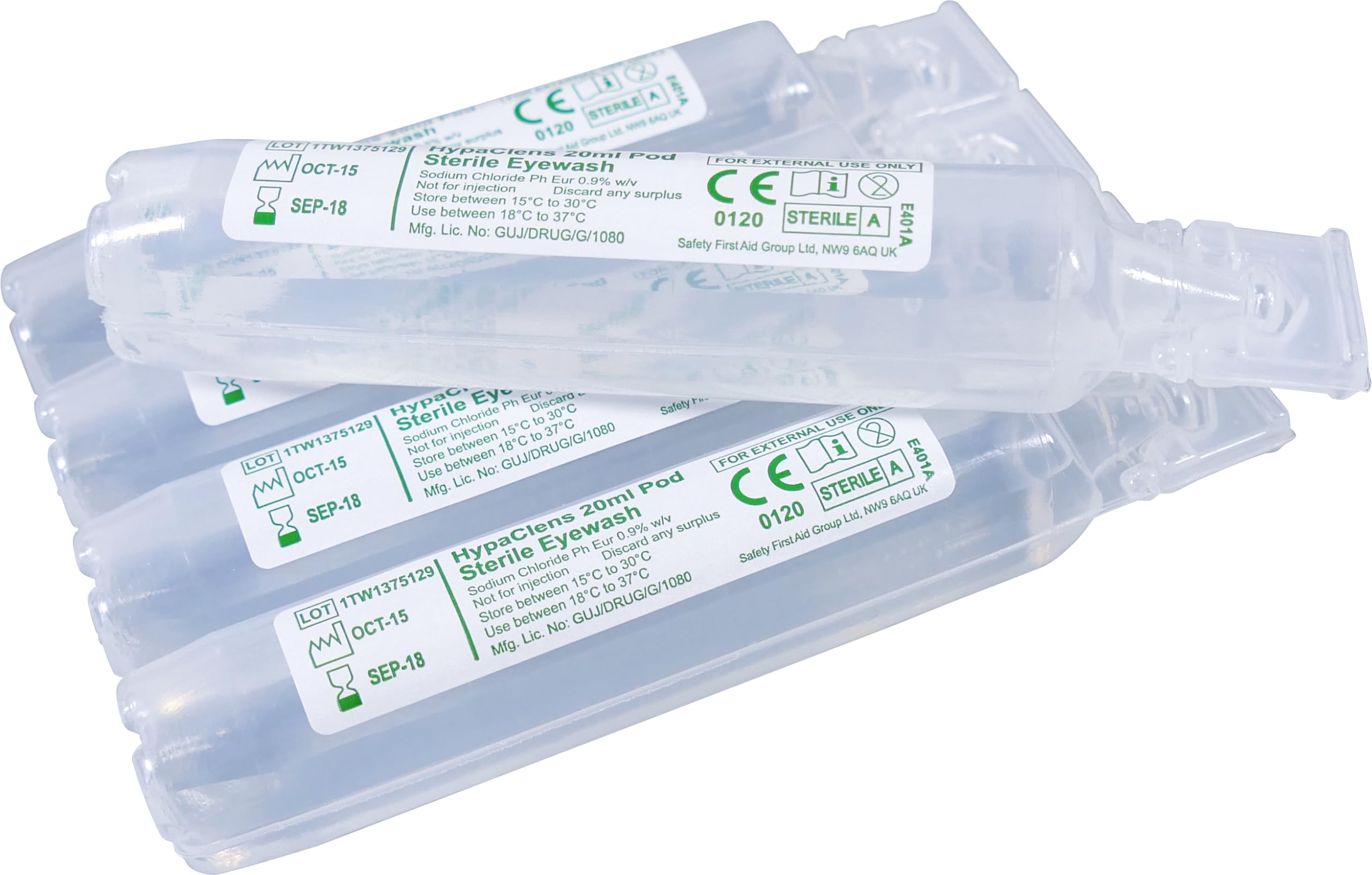 Safety First Aid cápsula en mano durante aplicación ocular, respuesta rápida en emergencia