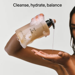Salt & Stone producto en uso en ducha aportando limpieza eficaz