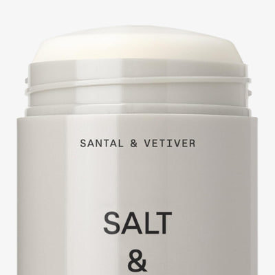 Salt & Stone cerca de representaciones de algas y ácido hialurónico, cuidado cutáneo