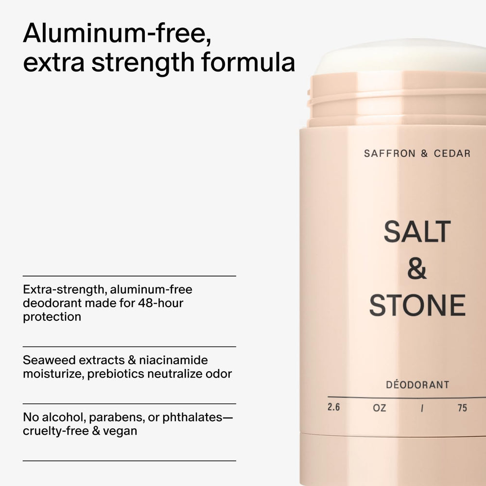 Salt & Stone comparación de tamaño en mano para evaluar 2.6 oz