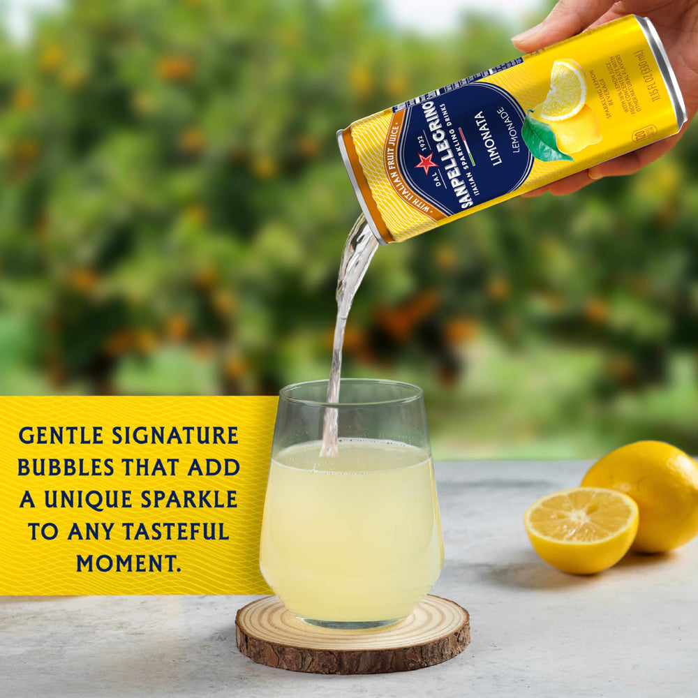 Sanpellegrino vaso con Limonata y hielo, muestra frescura instantánea al servir