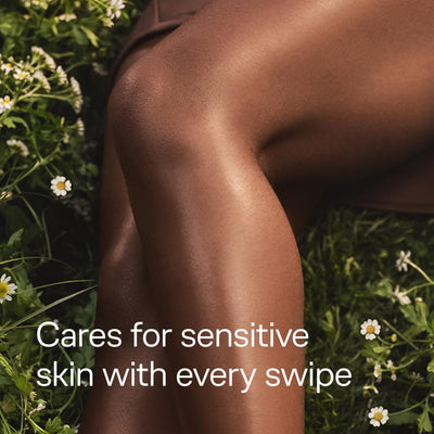 Schick Hydro Silk comparación de tamaño en mano para visualizar portabilidad