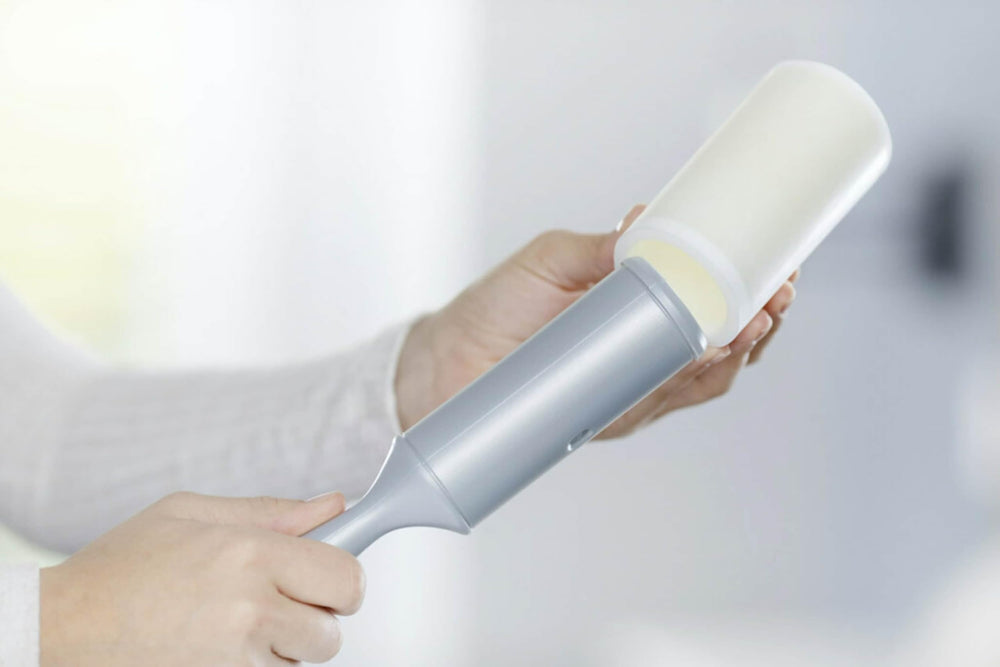 Scotch-Brite mango ergonómico en mano, ofrece agarre cómodo y control durante el uso