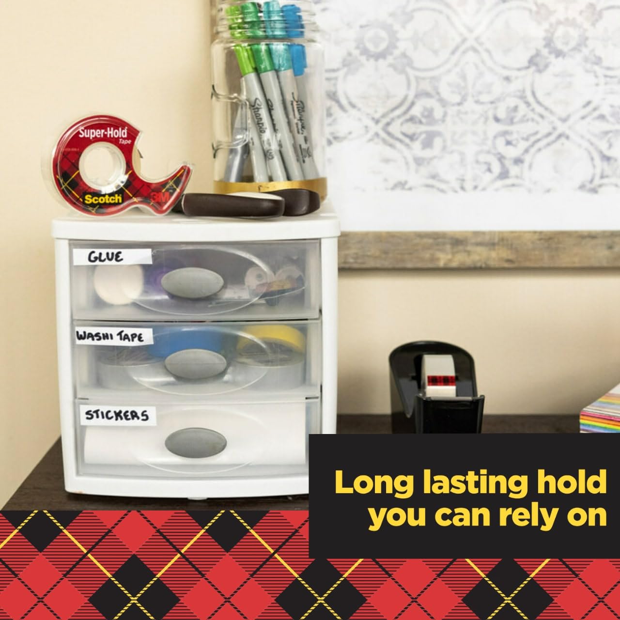 Scotch Super-Hold applied to cardboard seam providing secure, long-lasting hold