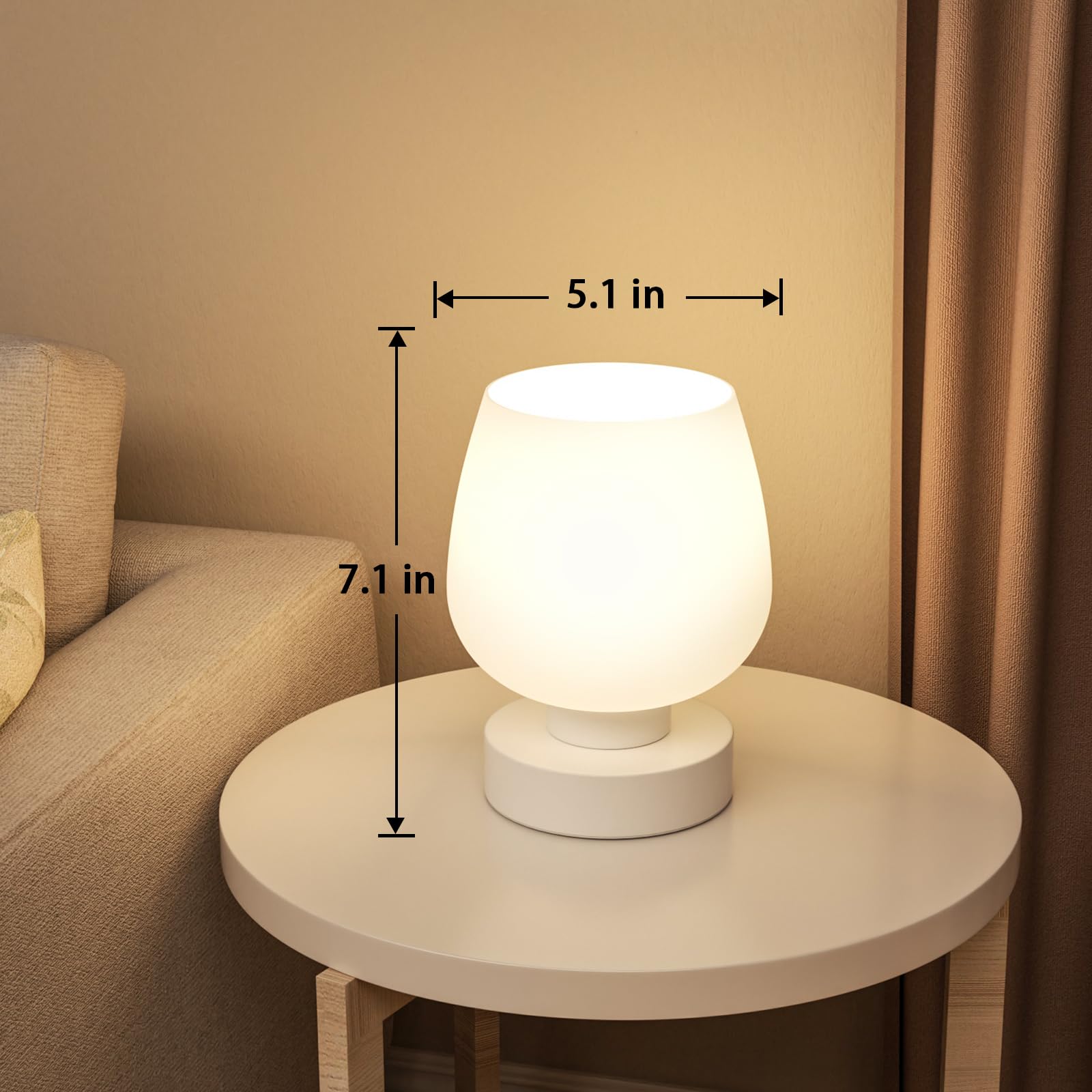 Seealle lámpara junto a una persona leyendo en la cama para luz focal cómoda