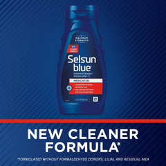 Selsun Blue espuma cremosa en mano, limpieza profunda y enjuague fácil