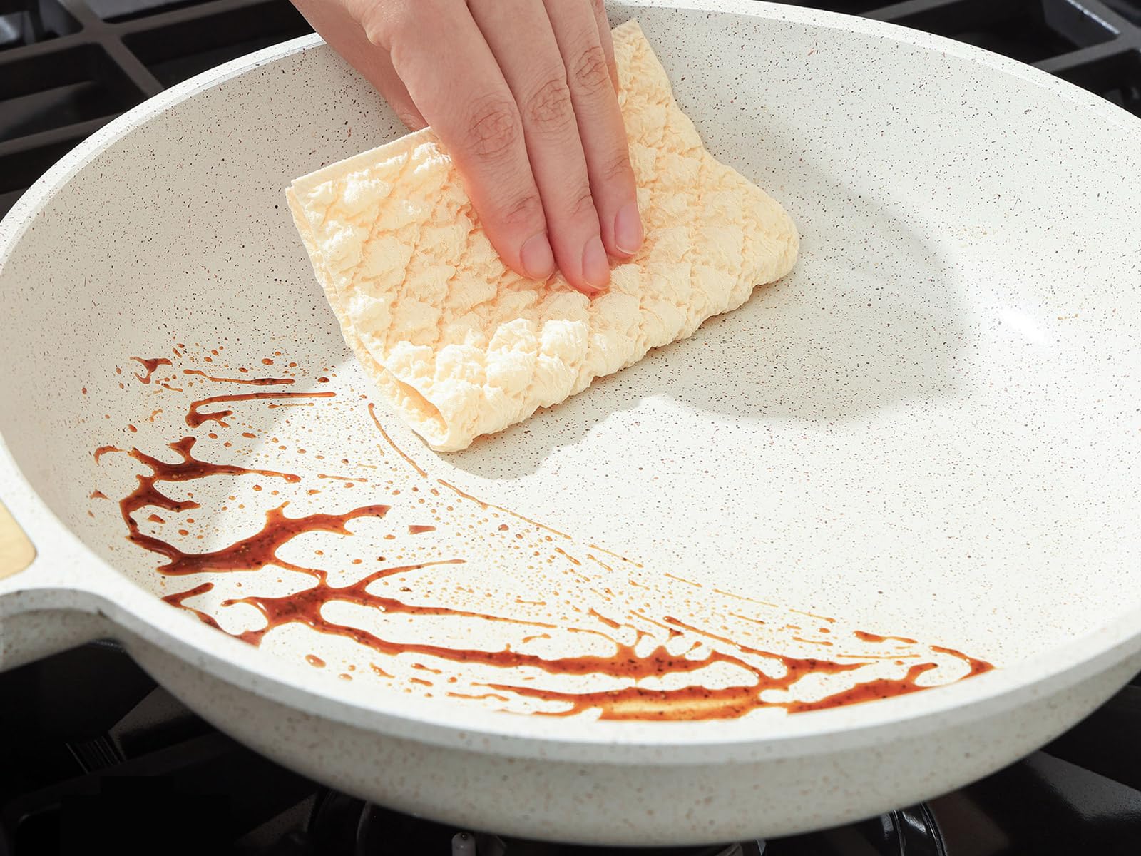 SENSARTE sartén cocinando omelet, facilita deslizamiento y cocción perfecta