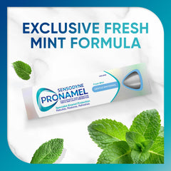Sensodyne Pronamel tubo abierto con textura de pasta que facilita pulido suave