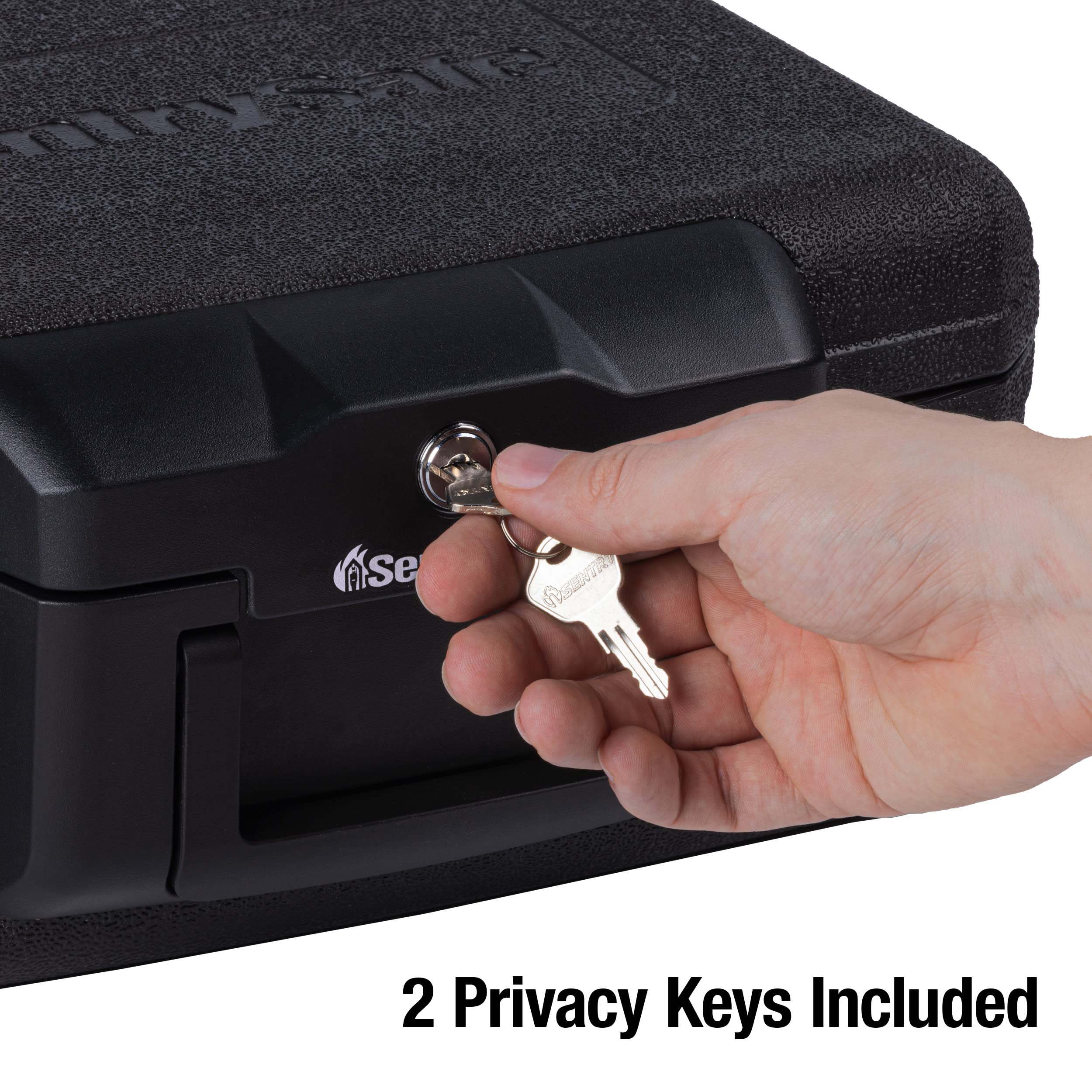 SentrySafe comparación de tamaño junto a un libro para visualizar escala y capacidad