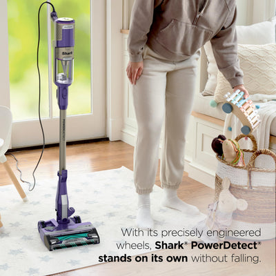 Shark HZ4002 en posición autoportante para almacenamiento fácil en espacios reducidos