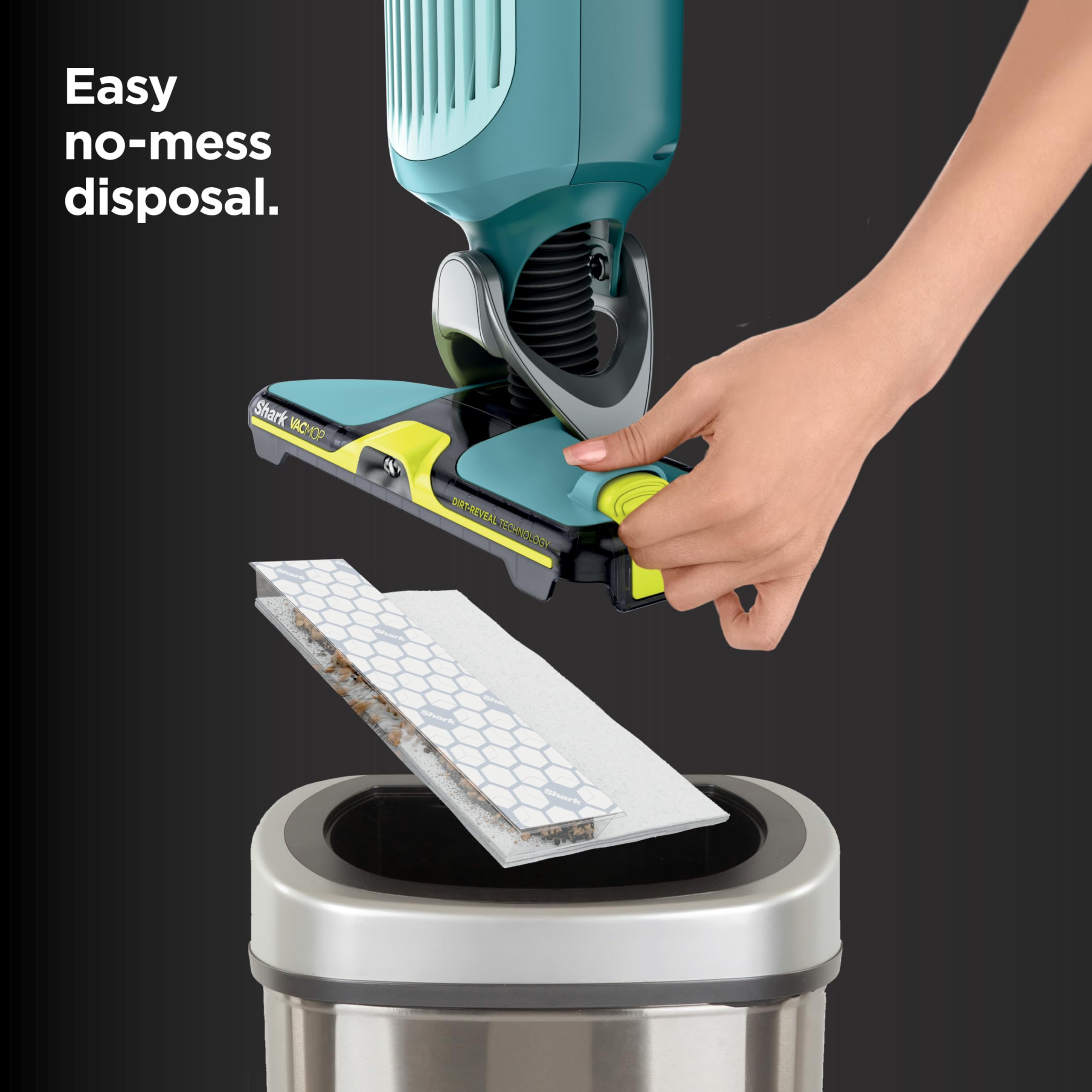 Shark VACMOP en manos para comparación de tamaño y facilidad de uso
