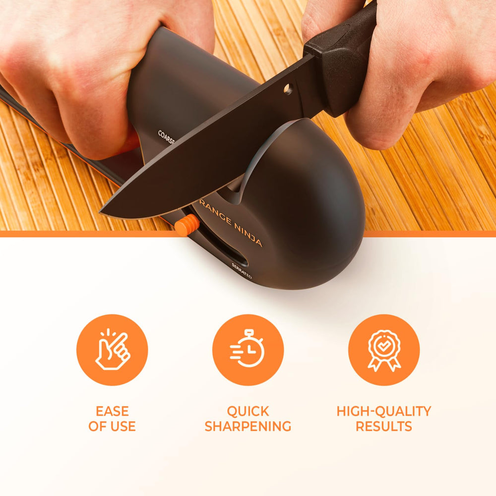 Sharp Pebble comparación de tamaño junto a cuchillo para entender escala y portabilidad