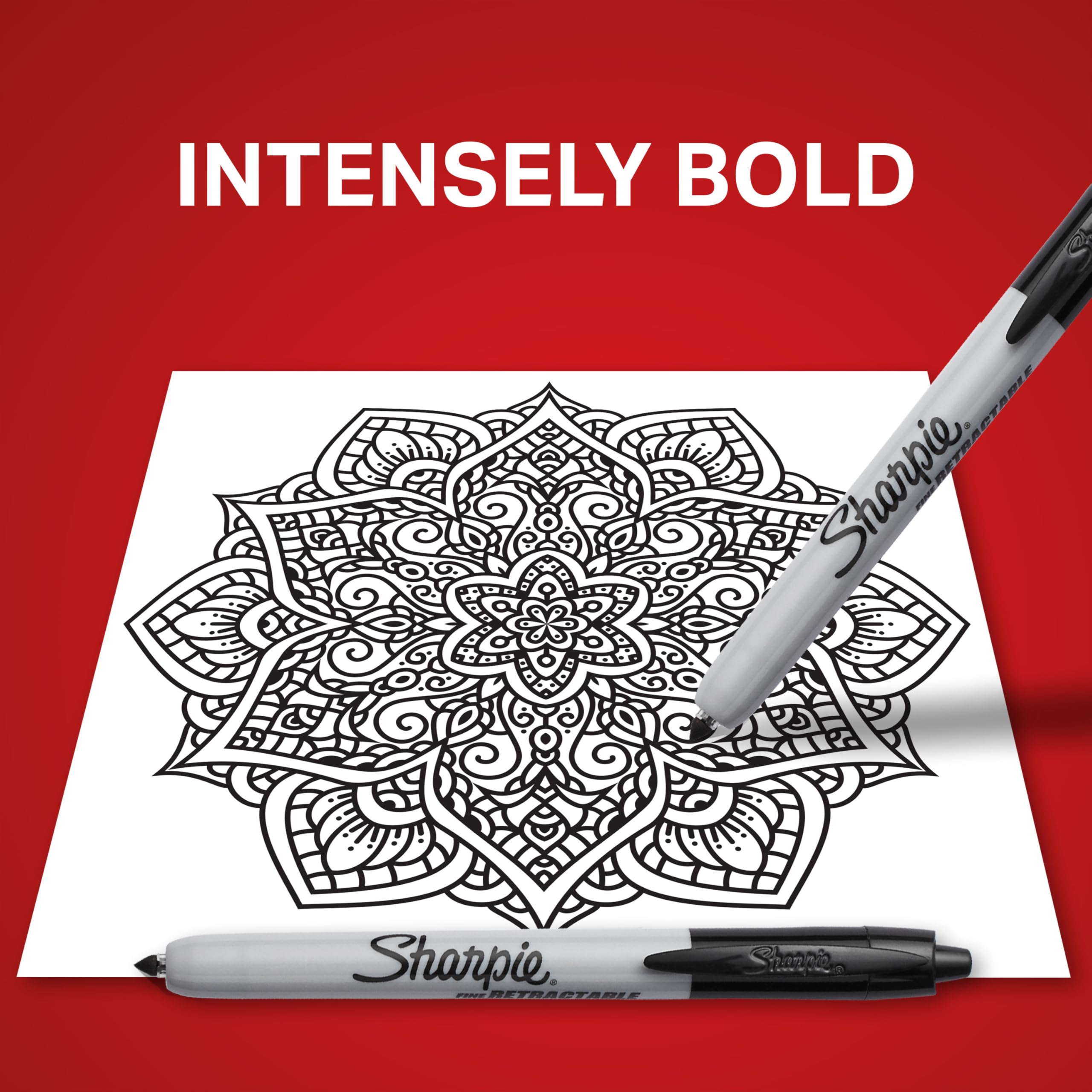 Sharpie en mano uso con una mano mostrando ergonomía y control al escribir