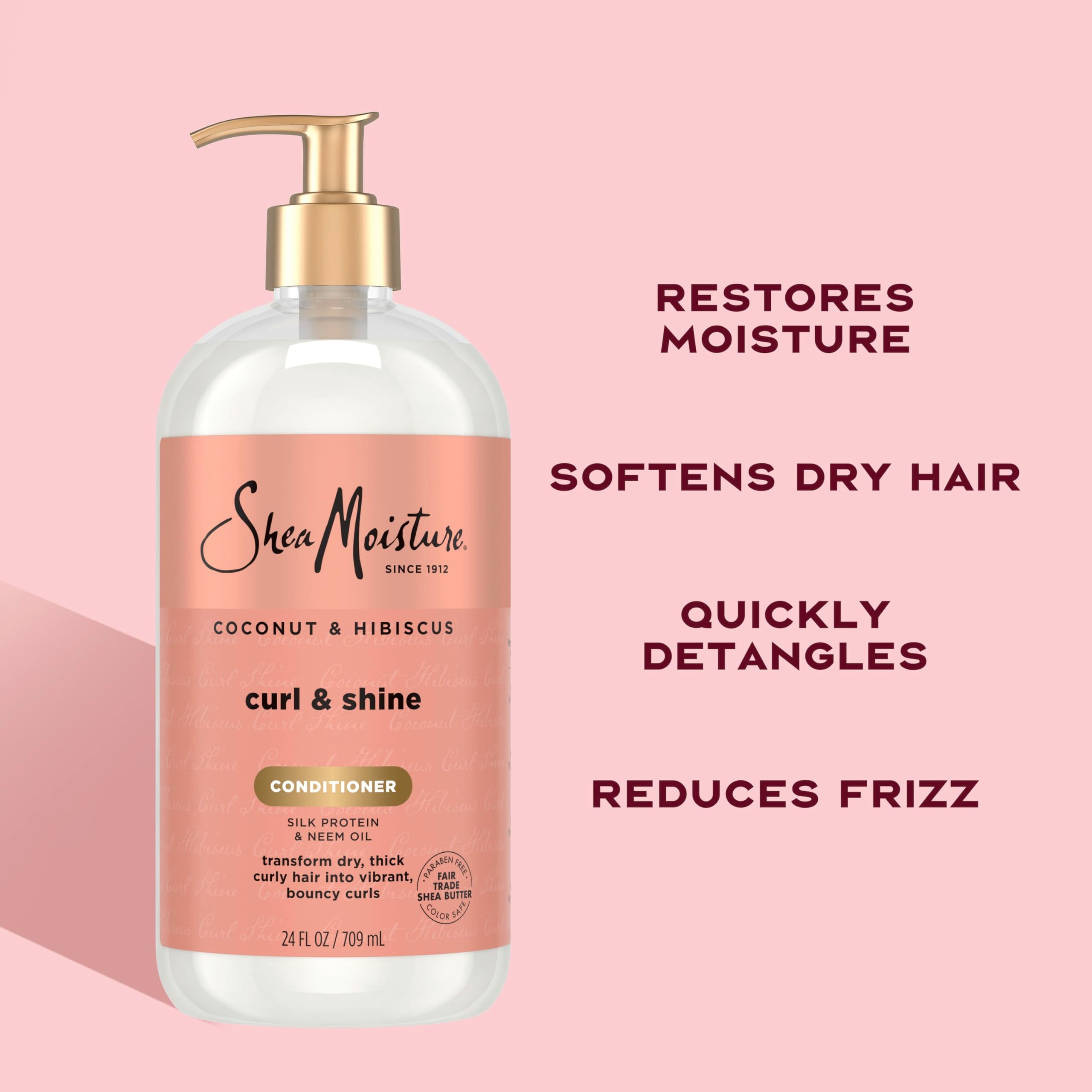 Shea Moisture botella 24 oz comparada con una mano para mostrar tamaño y duración del producto