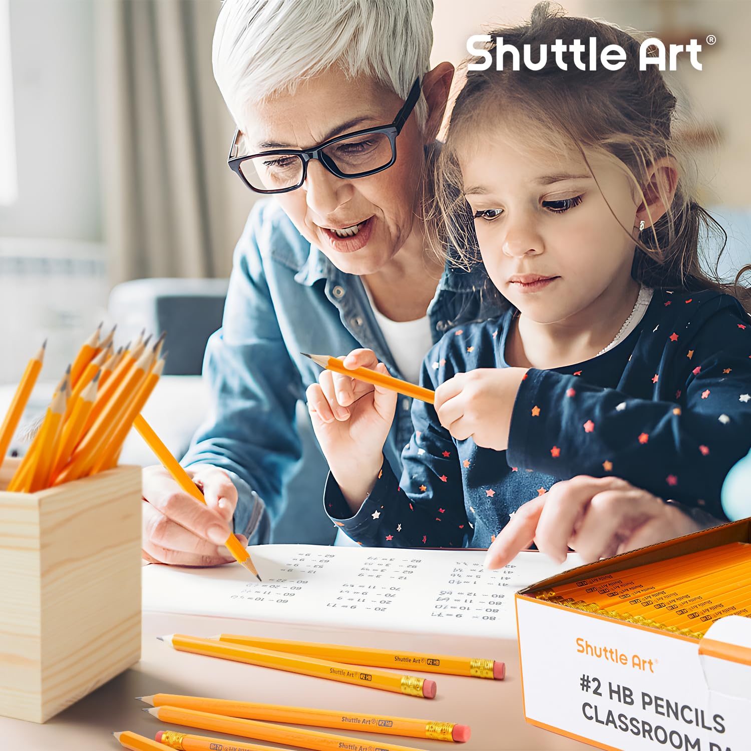 Shuttle Art caja abierta con 350 lápices listos para distribuir en clase