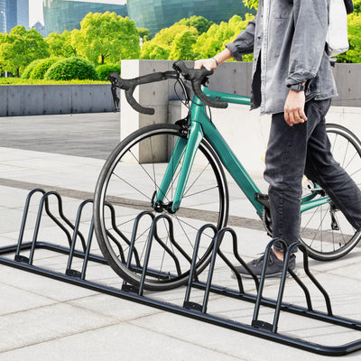 Simple Houseware cinco bicicletas alineadas en garaje, ahorro de espacio