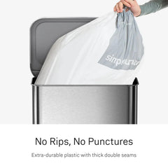 simplehuman mano extrayendo una bolsa, dispensado uno a uno sin enredos
