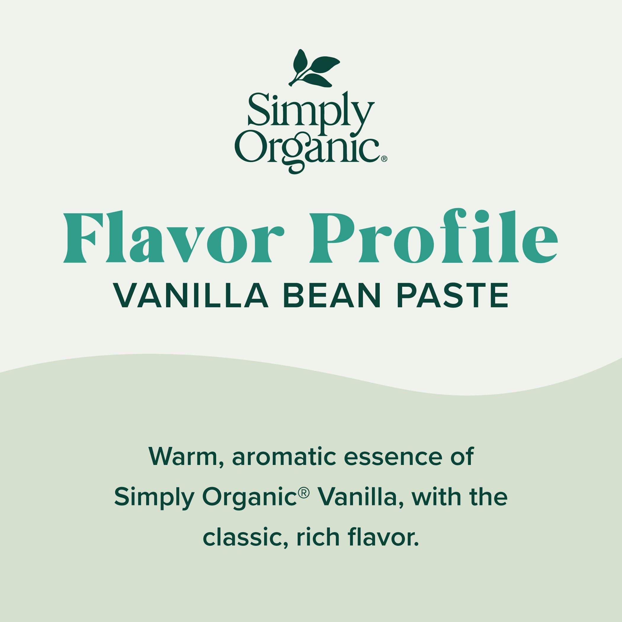 Simply Organic frasco junto a utensilios para escala y tamaño