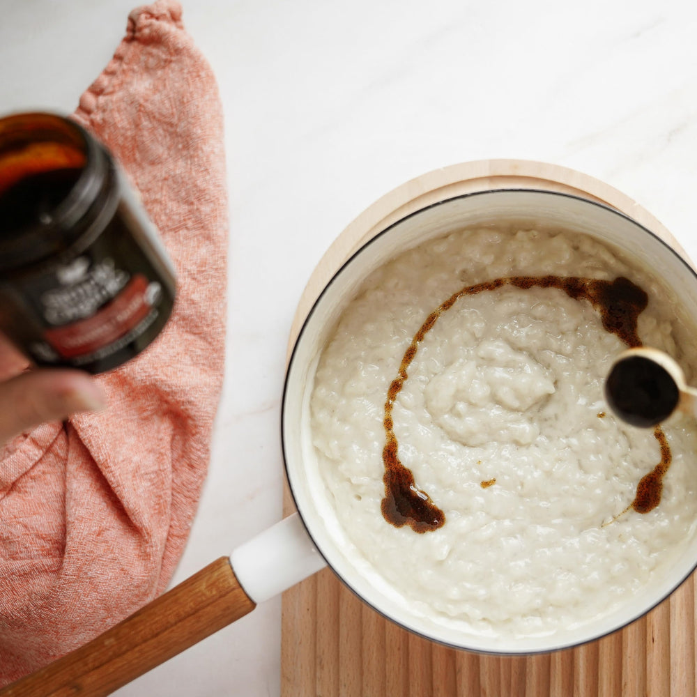 Simply Organic frasco en cocina casera inspirando recetas gourmet