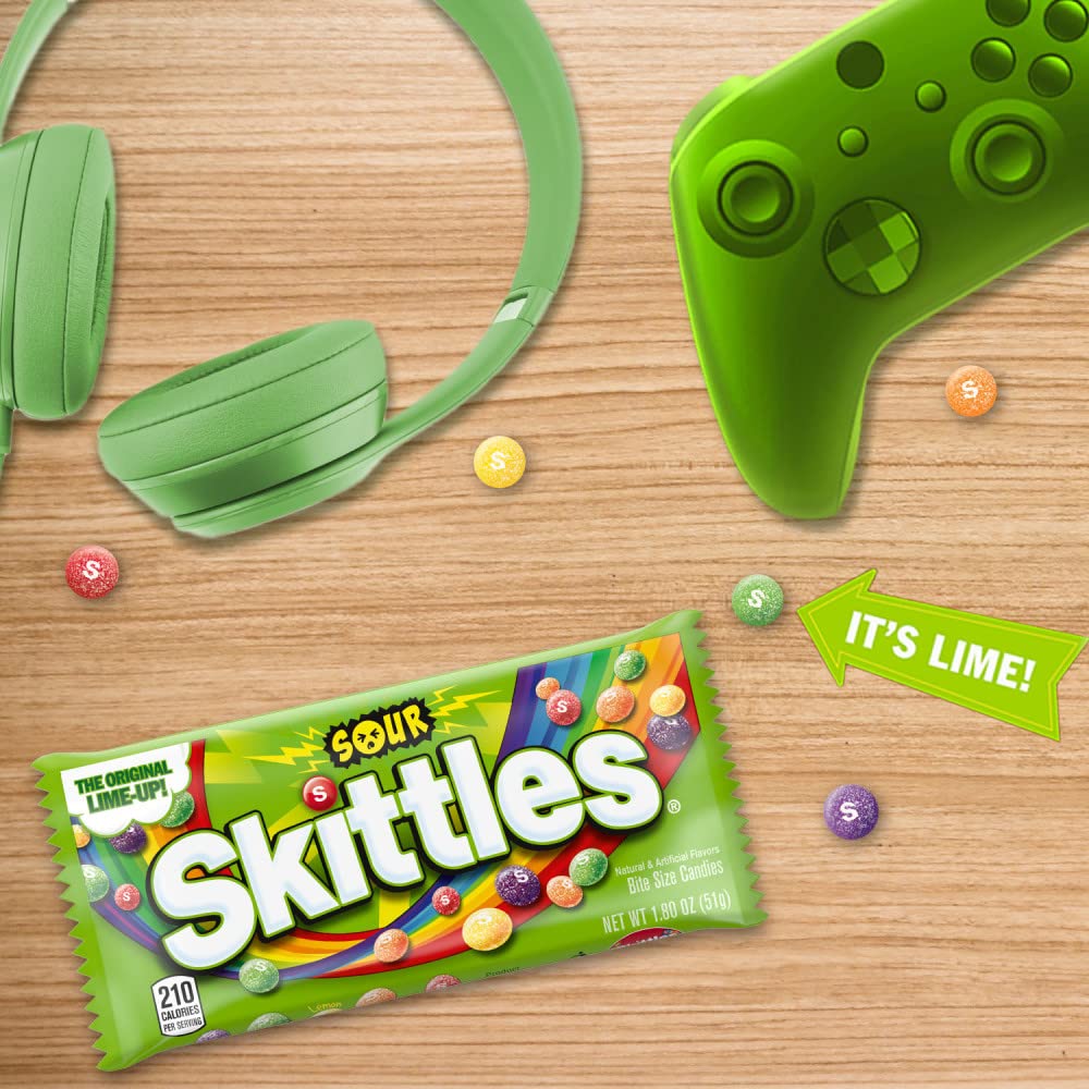 Skittles en un bol de fiesta aportando color y opciones para invitados
